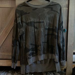 Dantelle Long sleeve size small camo top!